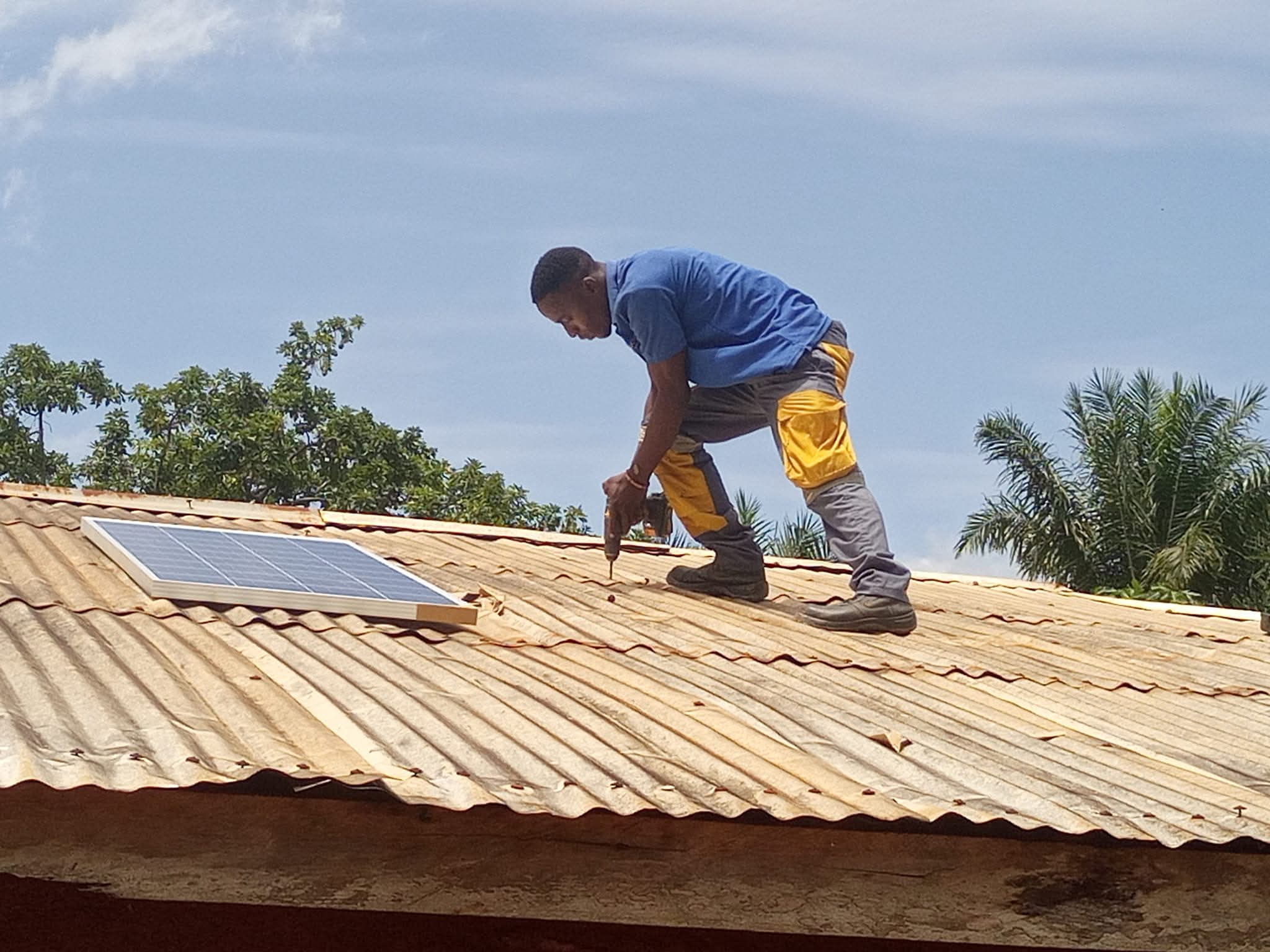 Fixation et pose de panneaux solaires sur toiture